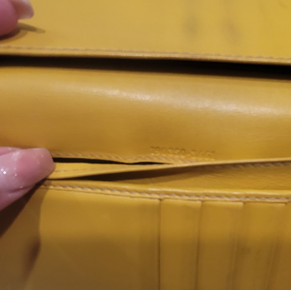 Gucci Yellow Wallet - Picture 9 of 10